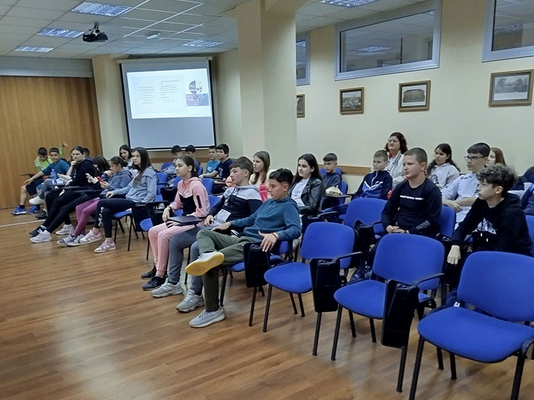 Примена генеративне вештачке интелигенције у процесу образовања